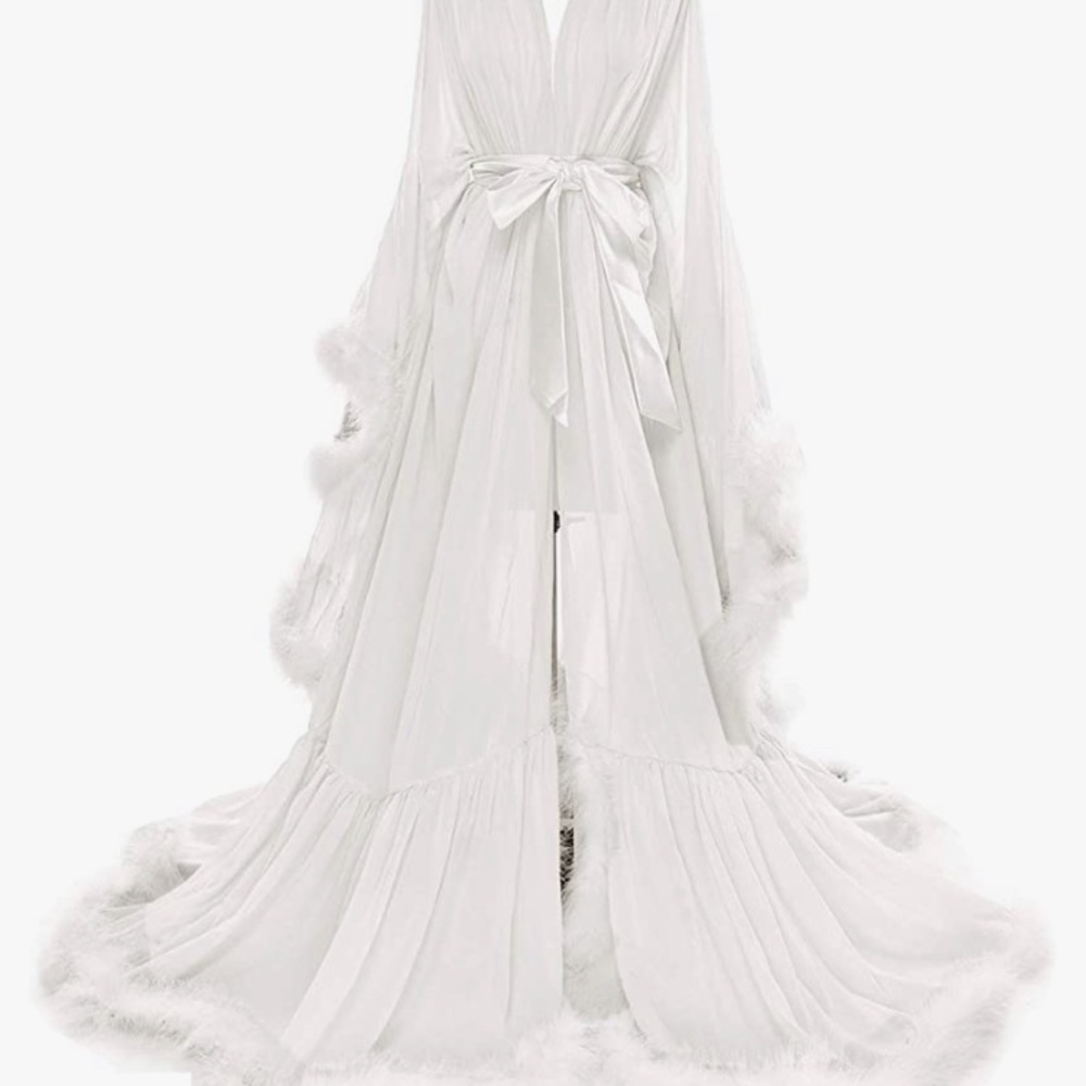 Molisa Feathered white robe